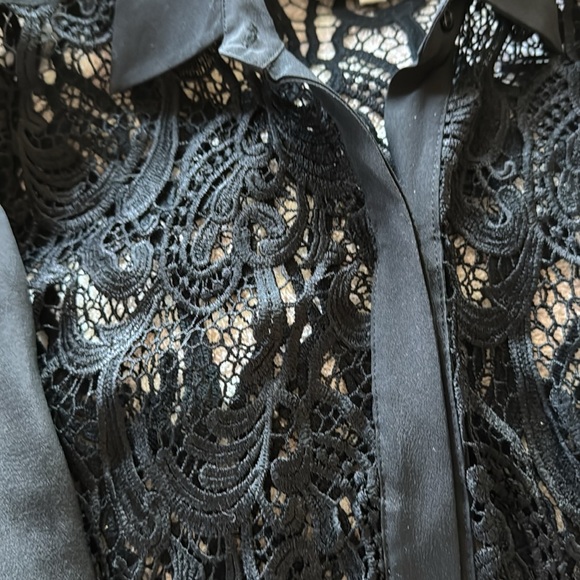 Beautiful button down lace top. - Picture 3 of 5